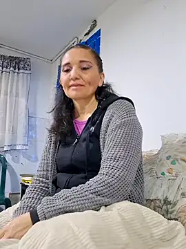 Alexamontiel  online show from February 25, 1:15 am