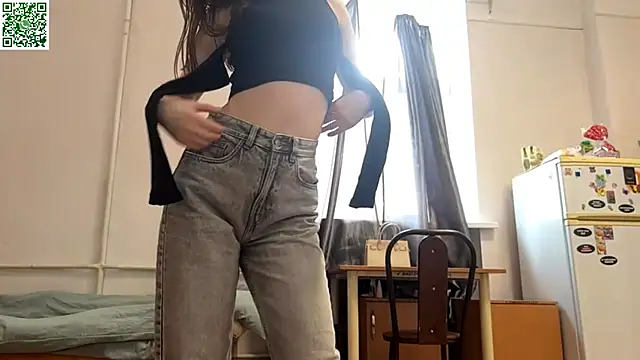 VickieKush online show from April 10, 6:30 am