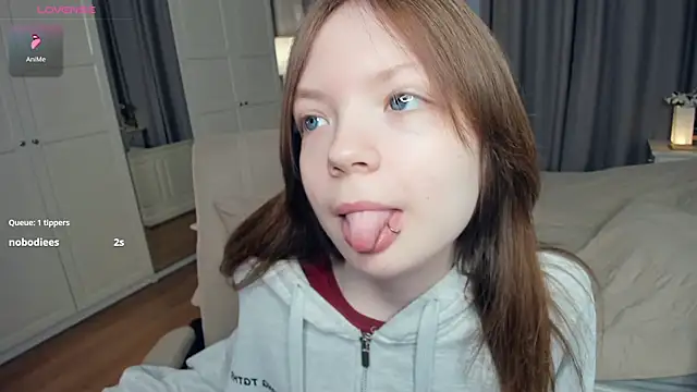 LavenderMitten online show from April 19, 5:51 am