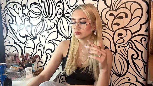 Kat Catherine online show from February 25, 1:09 pm