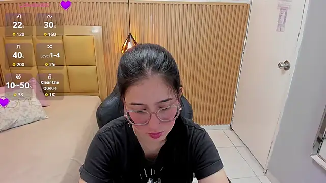 SAMANTHAFIORE1 online show from February 18, 12:48 pm