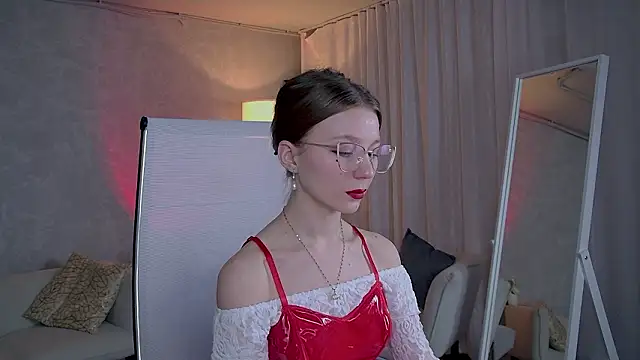 ElliFrankenweenie online show from March 5, 10:00 am