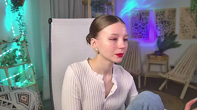 ElliFrankenweenie online show from April 12, 7:55 am