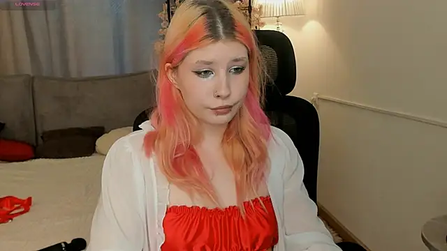 WarmAtEdges online show from March 21, 2:44 pm