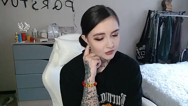 Rin Tozier online show from April 28, 3:21 am