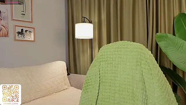 honey kors online show from March 7, 1:18 pm