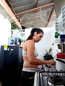 Layla Zaid online show from February 28, 2:05 pm