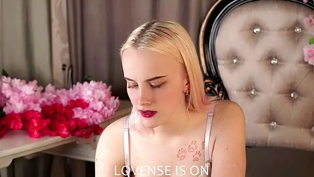 KirstinMcgeady online show from April 9, 11:15 am