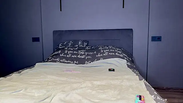 yourselenas online show from February 20, 2:18 pm