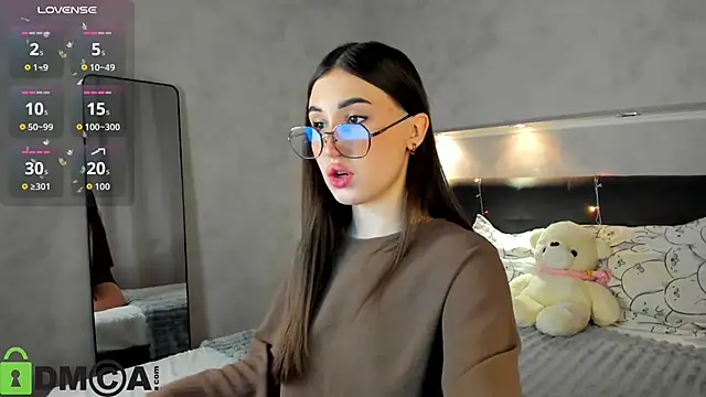 Emily Lews online show from March 18, 1:10 am