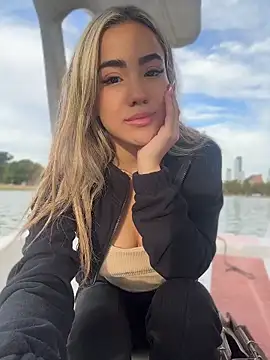 bellabarbiex online show from April 14, 8:20 pm