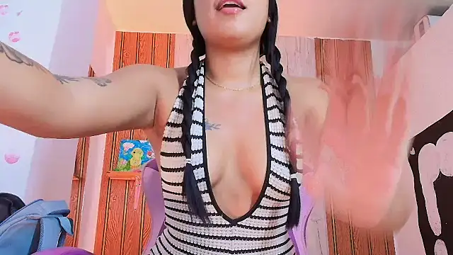 valenttina narvaez online show from March 28, 1:43 pm