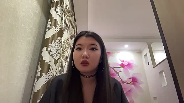 MaeRaads online show from February 25, 3:21 pm