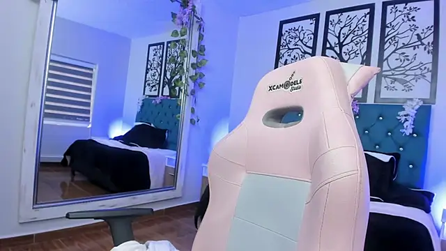 vanessagp online show from April 29, 5:30 pm