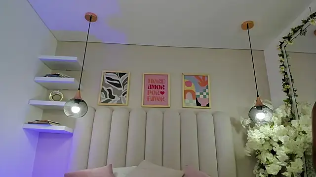 Mia Bailey  online show from April 7, 3:08 am