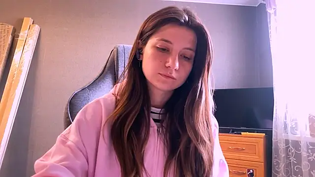 LunnaBliss online show from April 12, 1:25 pm