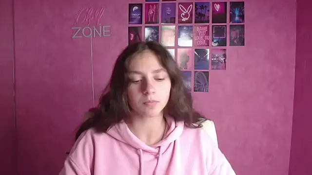 KissMeJulia online show from May 14, 10:43 am