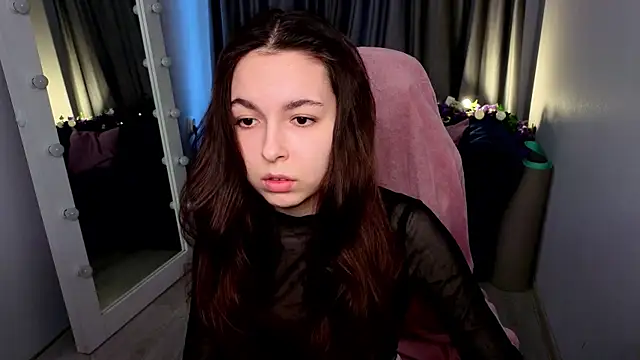 BellaThery online show from April 18, 5:10 am