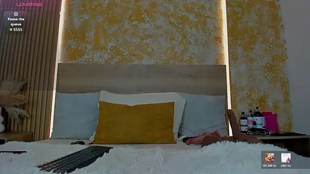 julietta pink online show from April 10, 11:27 am