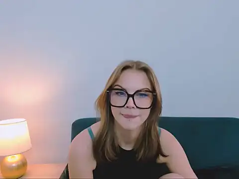 StormiSmooth online show from March 16, 1:15 pm