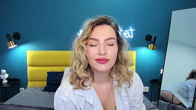 StellaAlluring online show from March 10, 1:42 am