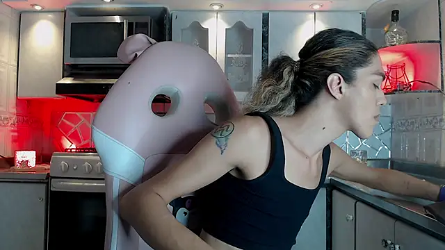 CrisOzzz online show from March 24, 6:13 pm