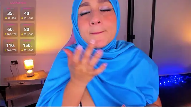 HijabiMilff online show from March 12, 1:36 pm