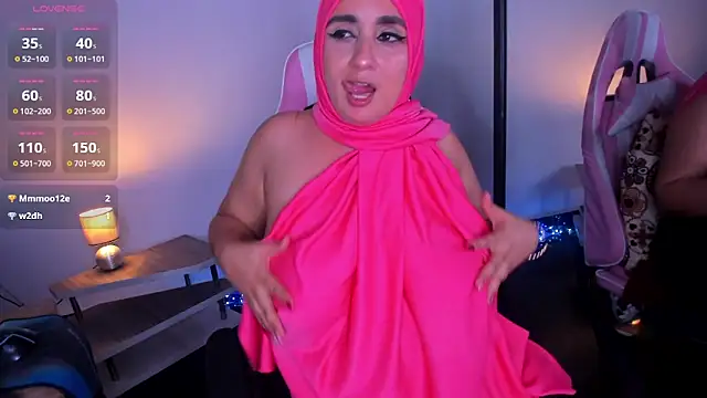 HijabiMilff online show from March 30, 7:13 pm