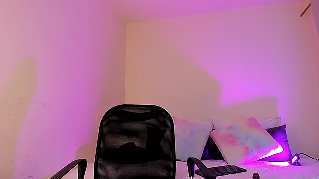 MIAA ROBERTSS online show from April 17, 6:04 am