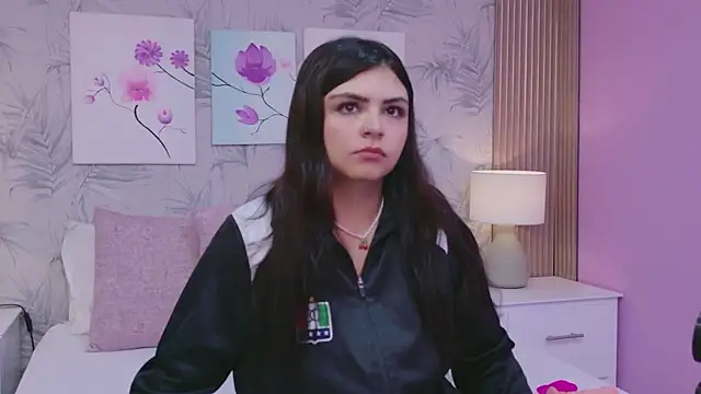 EmmaLeens online show from April 2, 11:29 am