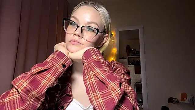 MiaCashe online show from March 11, 3:03 pm