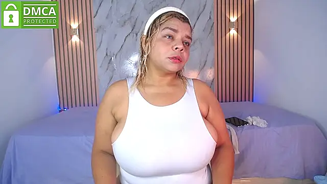 CasieBigtits online show from June 10, 1:32 pm