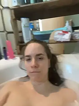 DivaAurum online show from March 31, 1:22 pm