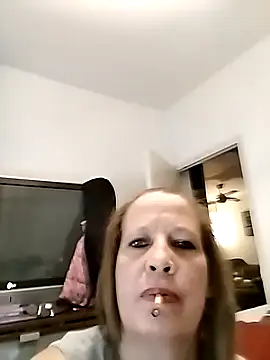 Gatitamiau40 online show from April 11, 2:06 am