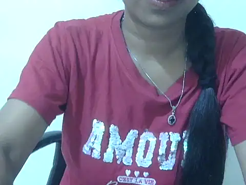 cute momo love online show from July 3, 4:29 am