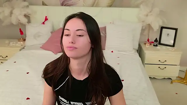 Lunaa Babygirl online show from February 23, 8:36 am