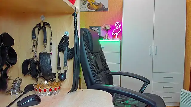 KristiTopxx online show from October 17, 7:50 pm