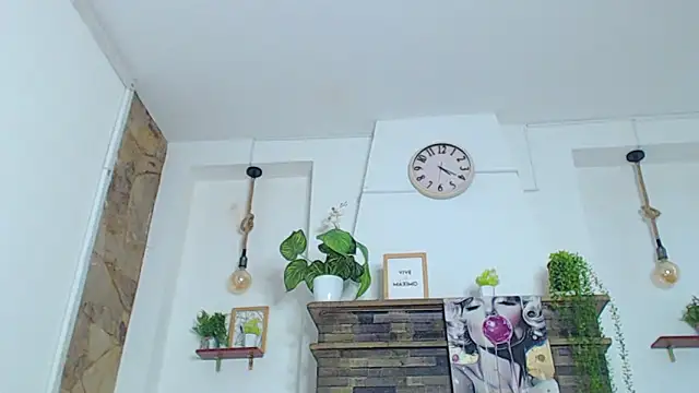 Emma hassani online show from May 28, 7:23 pm