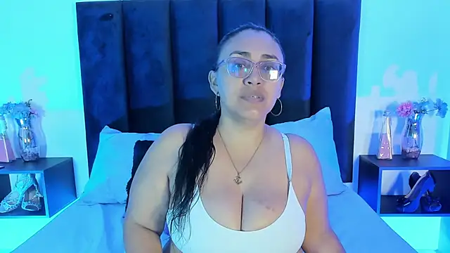 scarlet  ray  online show from April 24, 11:24 am