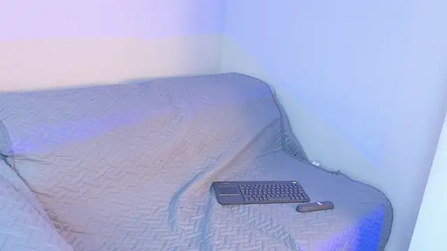 Laila-Miller online show from April 18, 4:15 am