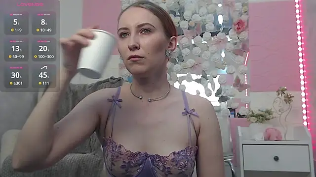 EmberLuna  online show from June 3, 6:36 am