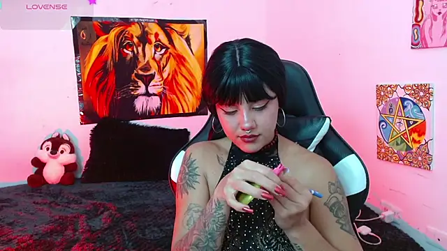 Divinejewel69 online show from June 21, 9:13 am