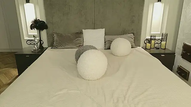 Sophie Peach  online show from April 4, 2:49 pm