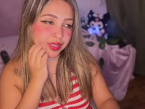 Moon Velvet  online show from February 26, 7:24 pm