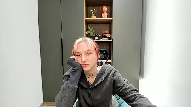 LilySalmond online show from February 27, 10:26 am