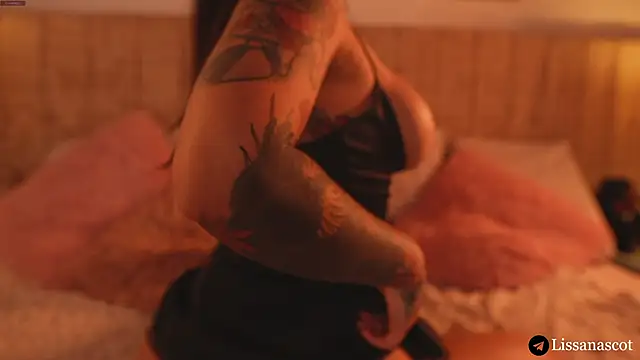 Lissanascott online show from April 12, 9:28 pm