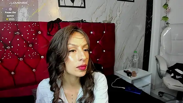 Miis Beella online show from May 28, 8:07 pm