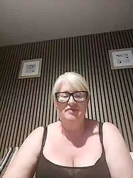 FlirtyFleur-x online show from May 24, 8:41 pm