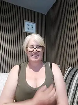 FlirtyFleur-x online show from May 8, 10:18 am