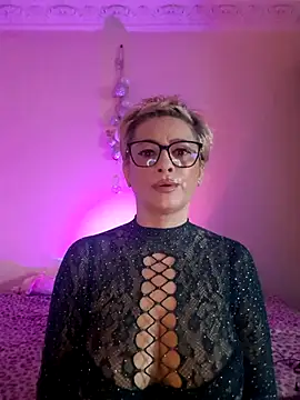 LunaBlaise online show from April 18, 7:22 am